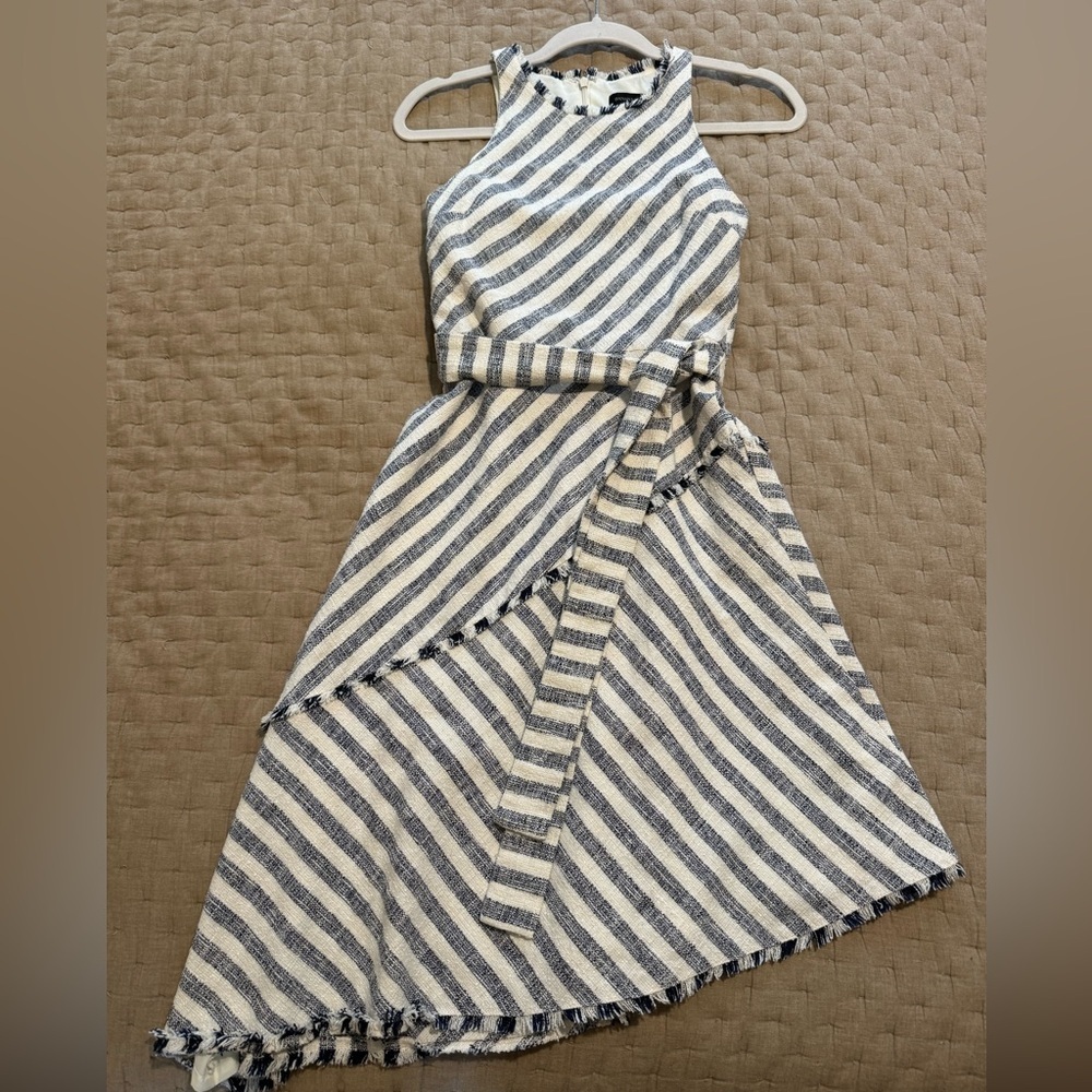 Ann Taylor dress size 2 in excellent condition